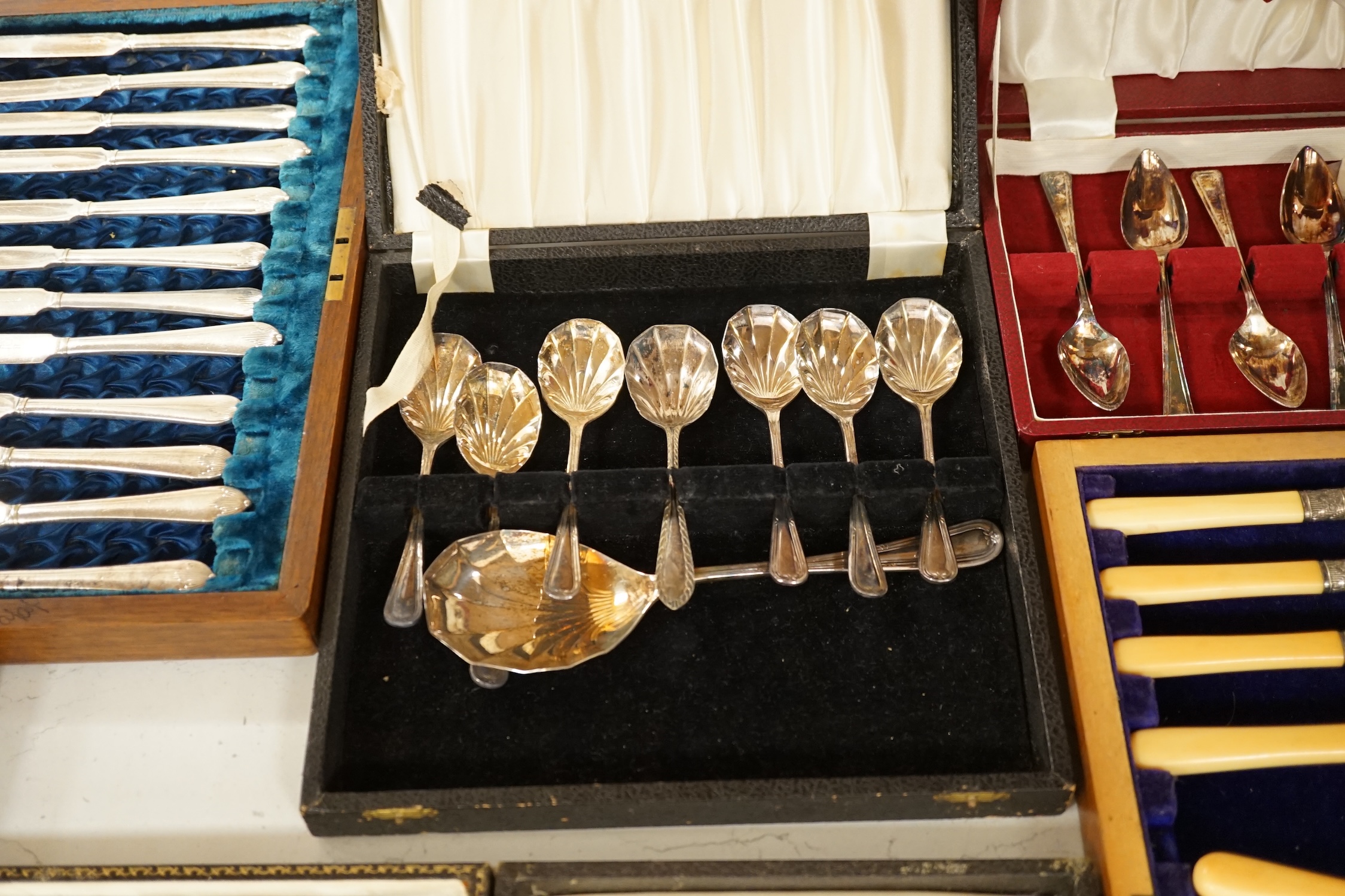 Assorted plated canteens and sundry flatware